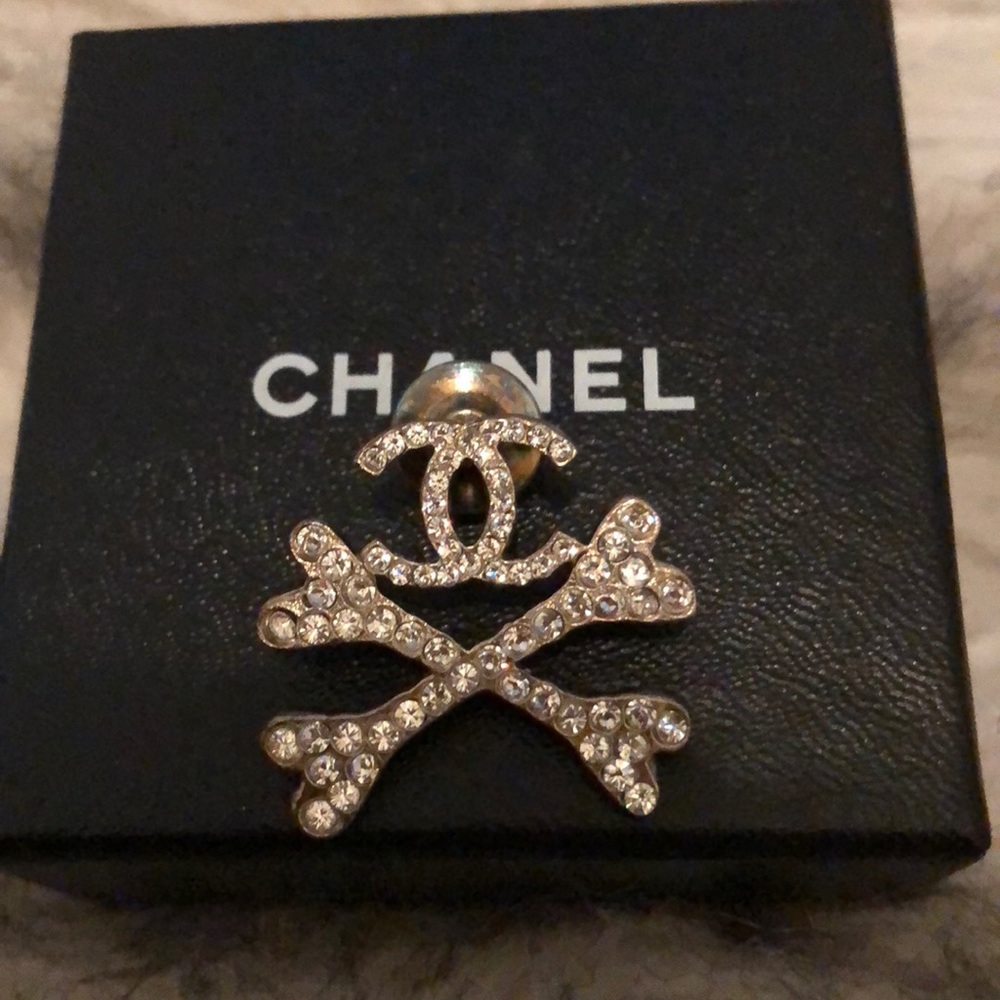 Vintage authentic Chanel brooch